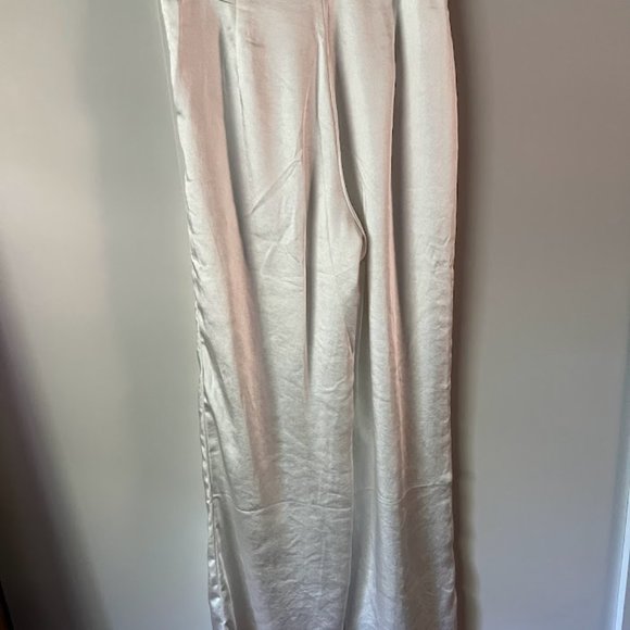 HOLIDAY WHITE WIDE LEG SATIN PANTS - VICI - XS - NWT! - Picture 3 of 6
